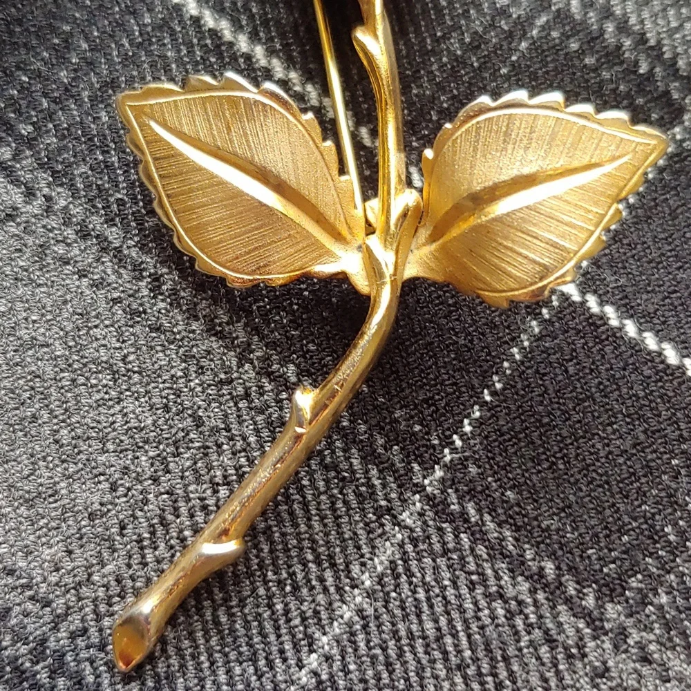 Vtg Giovanni Rose Brooch, Gold Tone